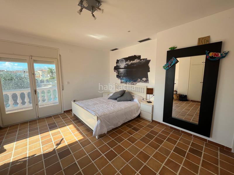 Foto c78b1056-ebf9-4f26-9005-883235769549. Casa en carrer llobregat casa en venta girona en Empuriabrava