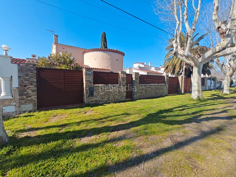 Foto ed64c9ff-def2-47c9-82c8-faf12e7520fe. Casa en carrer llobregat casa en venta girona en Empuriabrava