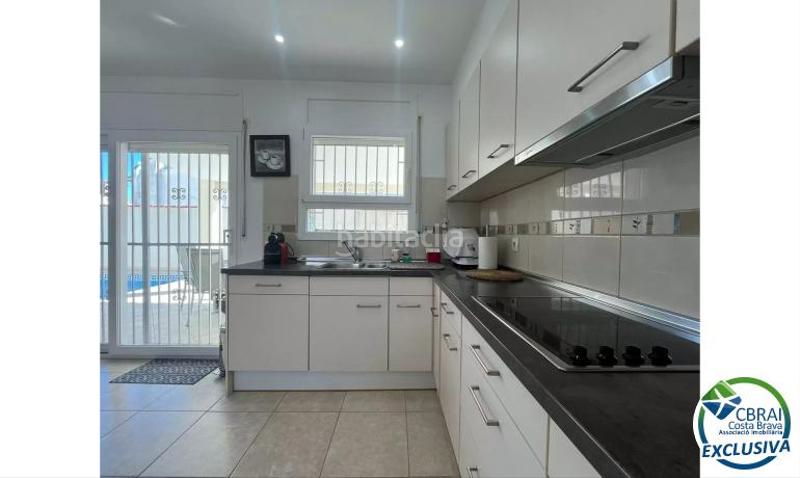 Foto ab8cd818-4b5f-4835-b015-6f0bf65e3084. Casa en sector montgri 310 310 casa en venta girona en Empuriabrava