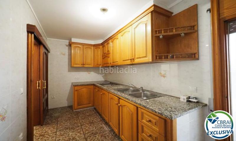 Foto 632b3456-5fb8-449a-be10-e86360aa3855. Apartamento en calle puigrom 102-104 1 102 apartamento en venta girona en Roses