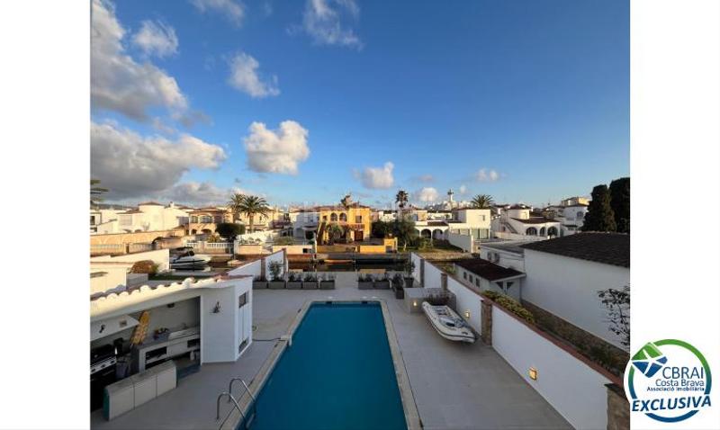 Foto 289044f6-3c57-419c-957b-fb2522358299. Casa en sector falconera 35 35 casa en venta girona en Empuriabrava