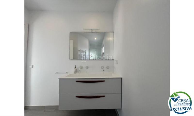 Foto e99ce861-5065-4596-9884-44891088f211. Casa en sector falconera 35 35 casa en venta girona en Empuriabrava