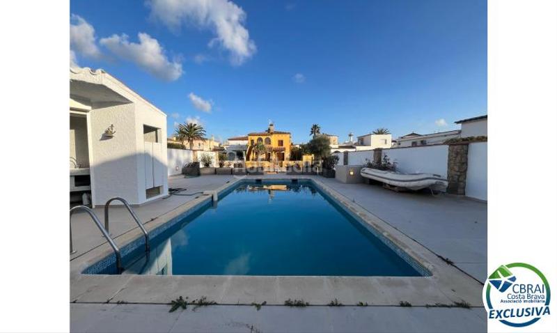 Foto ed92139e-2ff1-45f8-9e46-a1c90f478242. Casa en sector falconera 35 35 casa en venta girona en Empuriabrava