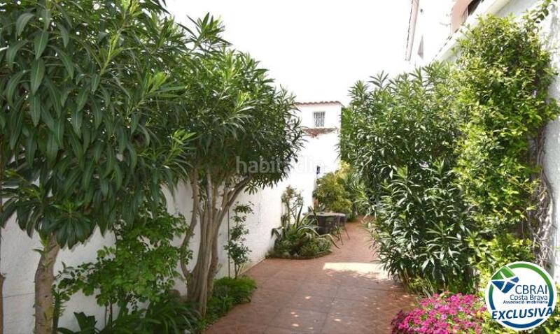 Foto 66ec8c46-7c67-41ae-b969-c56e67de65cf. Casa en carrer llobregat 54 d 54 casa en venta girona en Empuriabrava