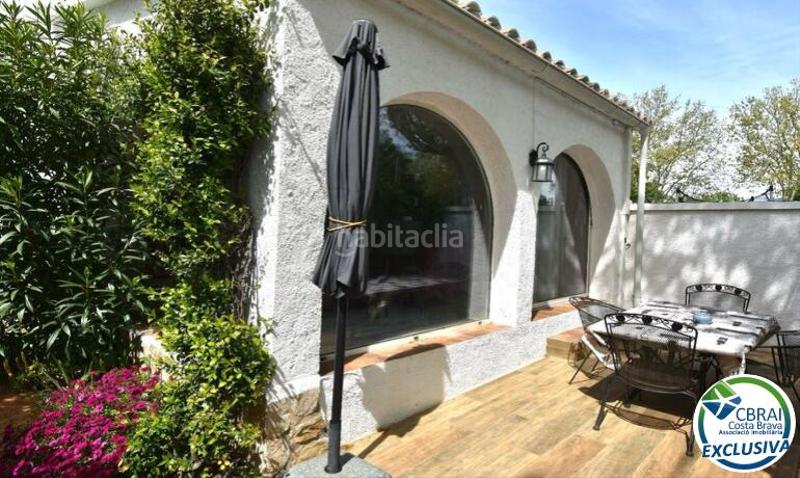 Foto 6fc40598-bfe9-40ee-acbc-76659819d4e7. Casa en carrer llobregat 54 d 54 casa en venta girona en Empuriabrava