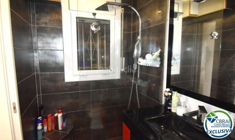 Foto 7c0d6cd0-5d84-4045-92c1-9dcbc48d0b5b. Casa en carrer llobregat 54 d 54 casa en venta girona en Empuriabrava