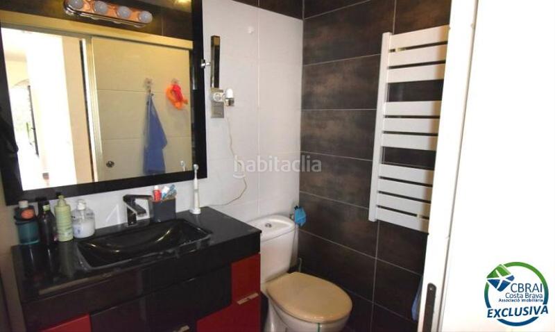 Foto dfe438e2-9c16-49d1-94e3-335e8637d6df. Casa en carrer llobregat 54 d 54 casa en venta girona en Empuriabrava