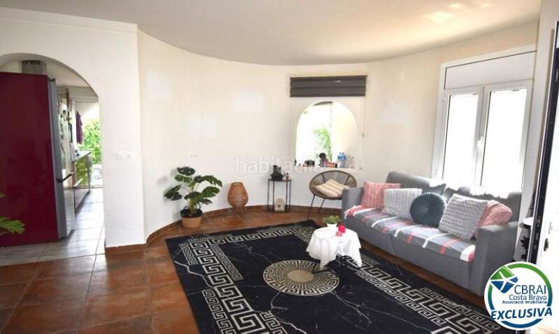 Foto ff871fe0-1504-49d3-88a2-b6565c52c736. Casa en carrer llobregat 54 d 54 casa en venta girona en Empuriabrava
