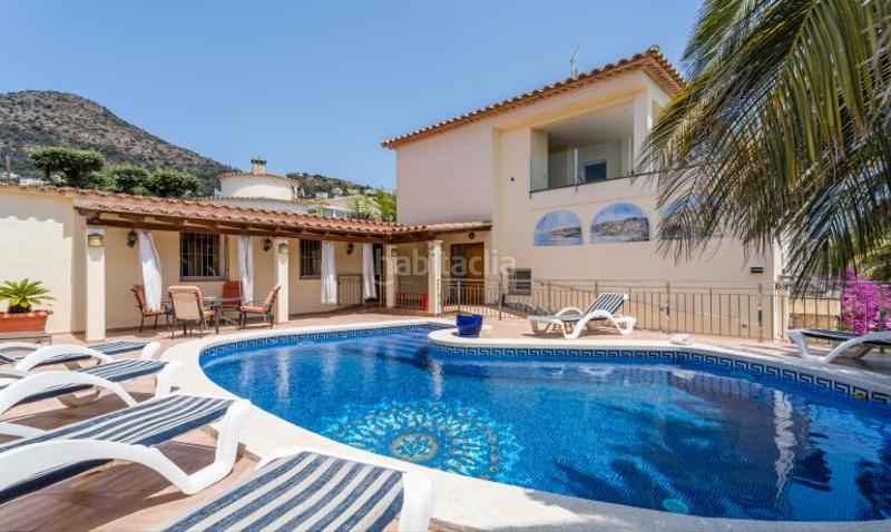 Foto 7d0d25a6-0c2f-4fc6-b8e7-7910d3f51d49. Casa en calle castella 5 5 casa en venta girona en Roses