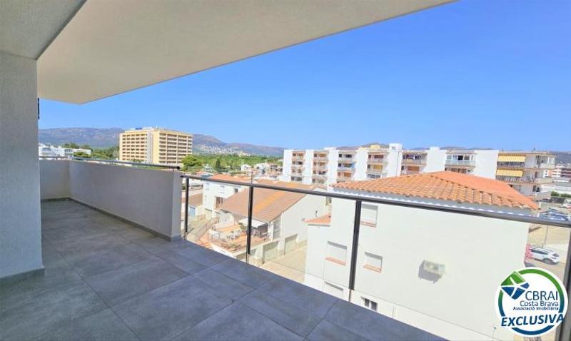 Foto 0878cd6e-e363-4e75-88ea-e8bd92ec8c30. Apartamento en calle punta llevant 12 4 2 12 apartamento en venta girona en Roses