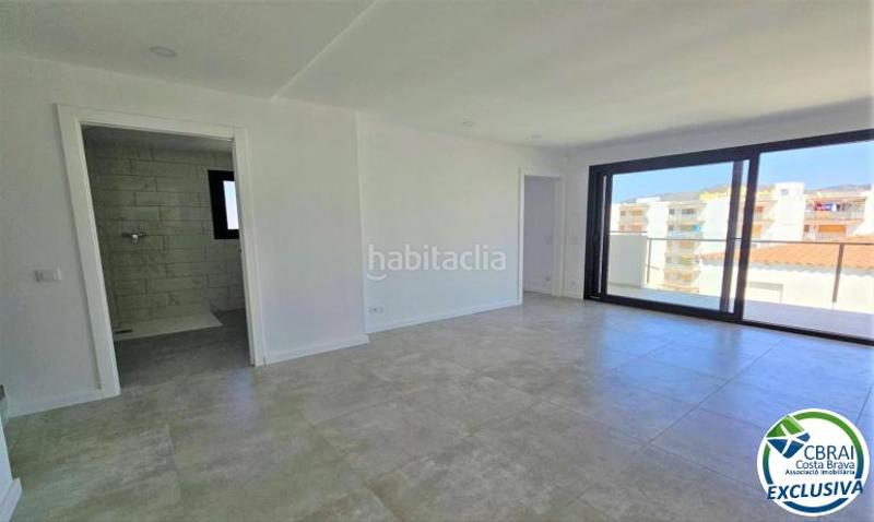 Foto 12432627-8613-4186-8e7c-1b8b07b98783. Apartamento en calle punta llevant 12 4 2 12 apartamento en venta girona en Roses