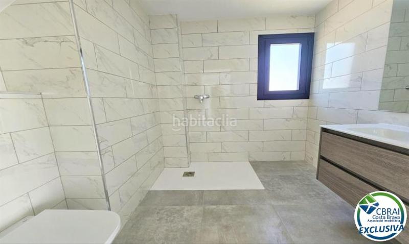 Foto f2652472-fb50-4a77-aed1-0c35f429309c. Apartamento en calle punta llevant 12 4 2 12 apartamento en venta girona en Roses