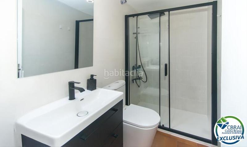 Foto a59ba7cc-b9d5-4a2b-b59f-646a434c2f7d. Apartamento en carrer sant mori 7 0 13 7 apartamento en venta girona en Empuriabrava