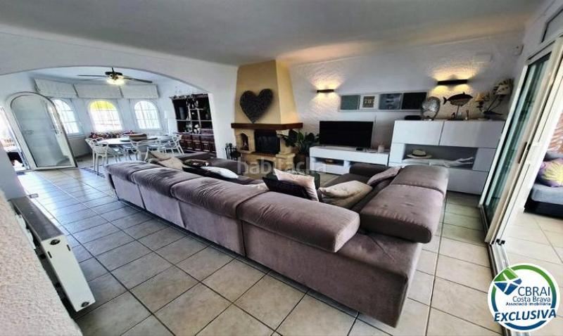 Foto 31a822af-d8fd-4fd8-b492-69e26cfe9e5a. Casa a carrer port argonautes 5 5 a Port Grec - Port Moxó Empuriabrava