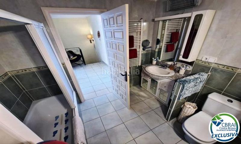 Foto 67edeb88-bfb7-42b0-b475-b6d25303c21d. Casa a carrer port argonautes 5 5 a Port Grec - Port Moxó Empuriabrava