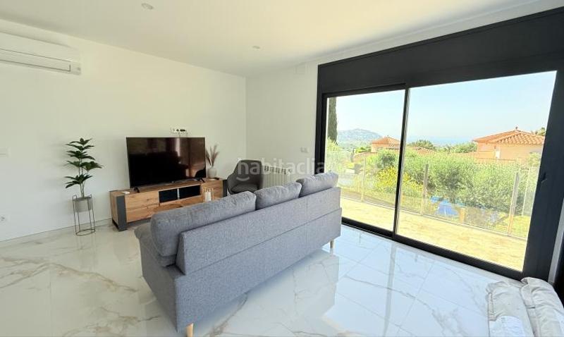 Foto 2e9305bc-b251-41ce-8b2d-c330d8b86700. Casa a calle navarra 33 33 a Nord Roses