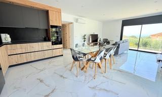 Maison à Calle navarra 33 33. Casa en venta en roses girona