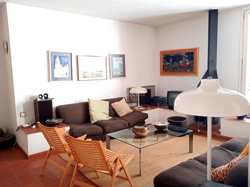 Foto 58e6c1f5-7e7f-409f-872f-381eea8646a3. Edifici a carrer de joan badosa i compte 37 37 a Roses