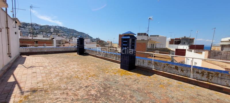 Foto e7e0ba50-9302-4480-821c-eba297ed65ea. Edifici a carrer de joan badosa i compte 37 37 a Roses