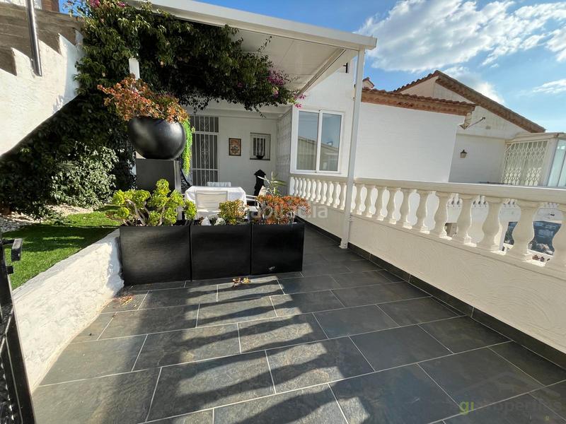 Foto d4118c91-f950-4a59-a2ef-4439a5566a95. Appartement in calle joan lluis vives 10 in Puig Rom-Canyelles-Almadrava Roses