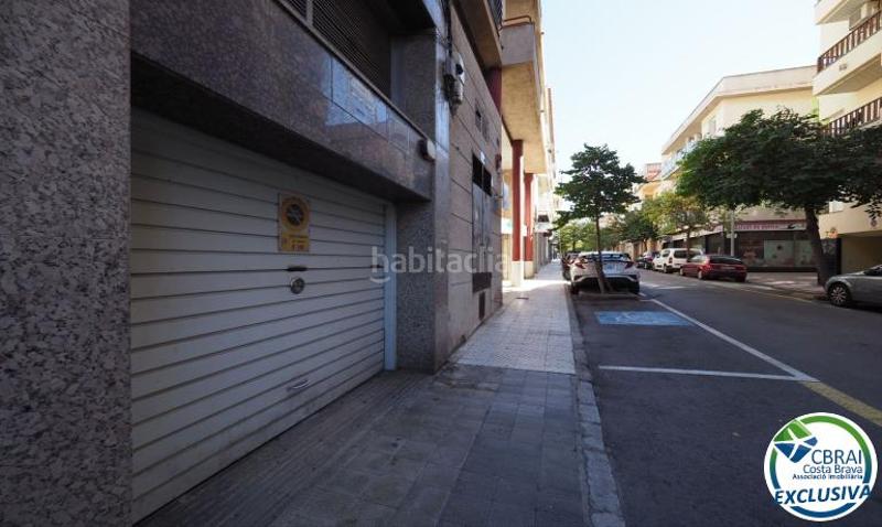 Foto 32682a7b-e420-4cb0-8c64-a60bacbfe472. Car parking in calle puig rom 105 105 in Centre Roses