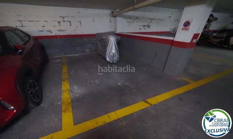 Foto 621f16a6-0b9e-441f-8dc8-031f1a439235. Car parking in calle puig rom 105 105 in Centre Roses