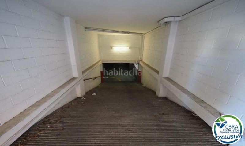 Foto d4f53dcd-d30a-47bc-9ee8-08d0842843c3. Car parking in calle puig rom 105 105 in Centre Roses