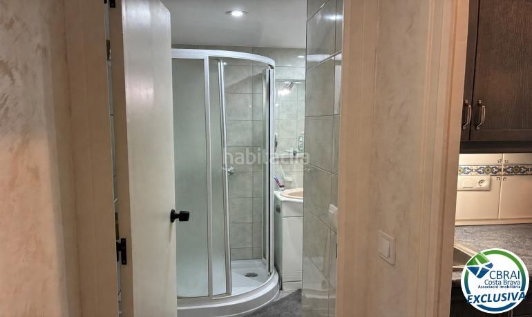 Foto 46460880-284c-4d2e-b301-3fd8c5c252fe. Apartamento en carrer fages de climent 1 2 m 1 apartamento en venta girona en Empuriabrava