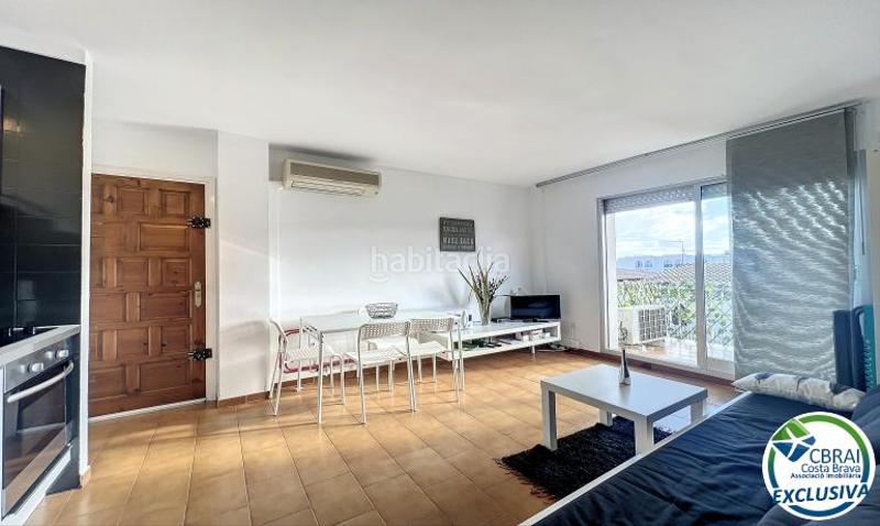 Foto b3d7cb2d-a2e6-49db-953f-2c7cb3c3fff0. Apartamento en avenida del canal 19 3 1 19 apartamento en venta girona en Empuriabrava