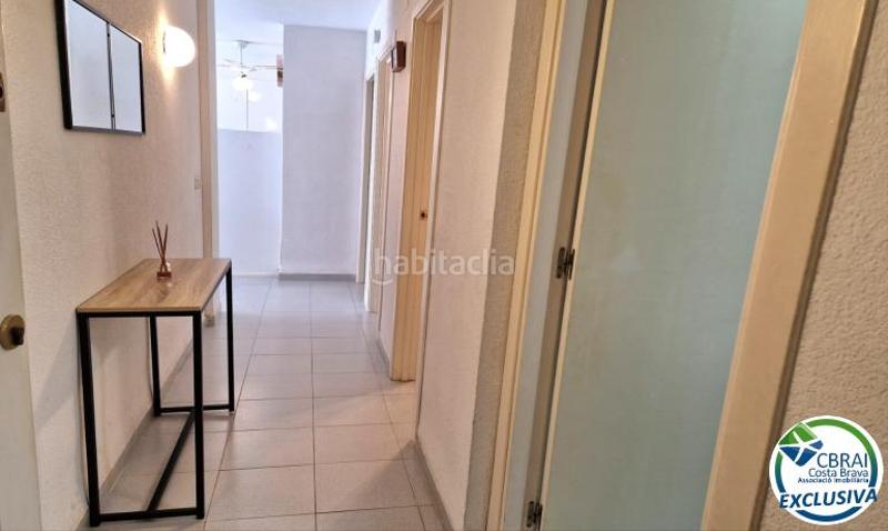 Foto 386bf95c-20b5-45e5-b2db-2a61d05fd426. Piccolo appartamento in plaza carles fages de climent 3 1 d 3 in Roses