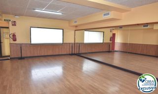 Locale commerciale in Calle del puig sacalm 11 bajo 11. Local comercial en venta en roses girona