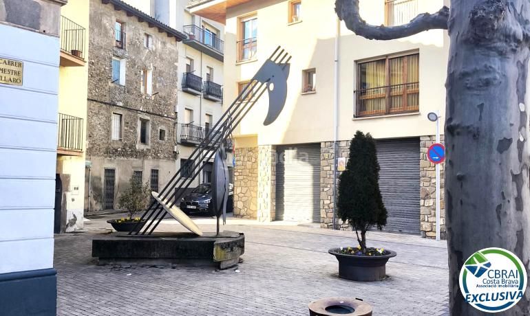 Foto cf57ddc7-bc43-41ba-899f-de9c2f7bc787. Casa a calle balmes 6 a Campdevànol