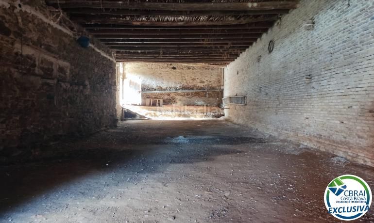 Foto cf77f805-4dec-46fd-95be-f9a4025c1400. Casa a carrer castello 5 5 a Peralada