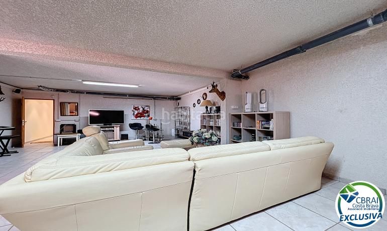 Foto 19dbedd1-1e94-45dc-b3a2-621e71c8e9ae. Casa en calle xaloc - els olivars 8 8 casa en venta girona en Pau