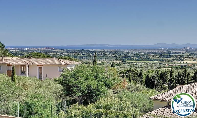 Foto 58763a6f-4f75-49d9-b152-10eda45f572d. Casa en calle xaloc - els olivars 8 8 casa en venta girona en Pau