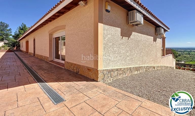 Foto 7f7890f5-3767-4c27-b02f-42b294e36400. Casa en calle xaloc - els olivars 8 8 casa en venta girona en Pau