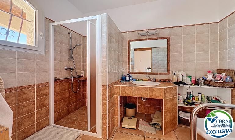 Foto a2077a1f-bcc8-424f-81e9-c8745dd361c6. Casa en calle xaloc - els olivars 8 8 casa en venta girona en Pau