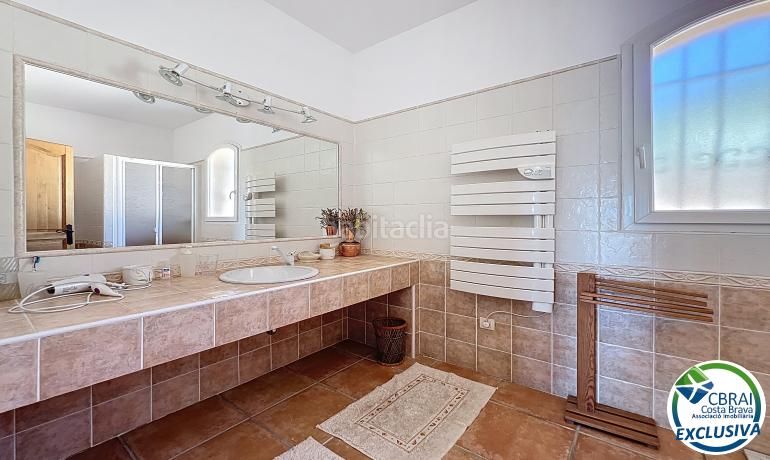 Foto eb172f2d-ea28-4ead-a463-7893c552c07e. Casa en calle xaloc - els olivars 8 8 casa en venta girona en Pau