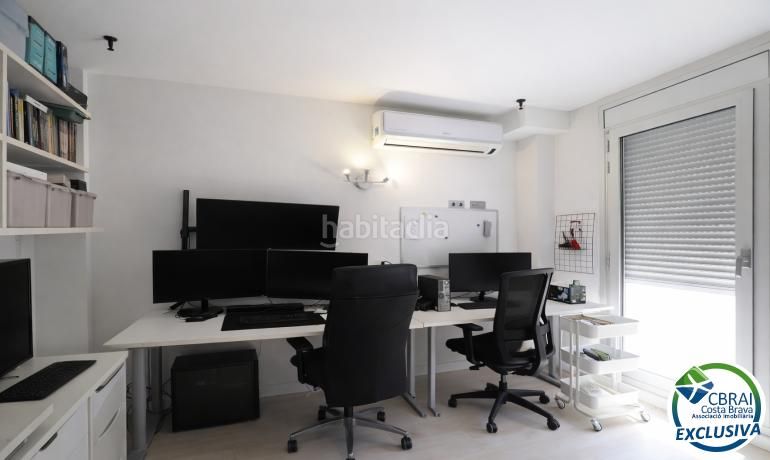 Foto 4c066b85-4d27-4f83-ab1a-b7fd92d6377e. Apartament amb calefacció a Centre Roses