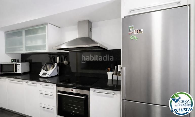 Foto 8eb1ff6c-934e-4c9c-a1c8-d40f5fee8646. Apartament amb calefacció a Centre Roses