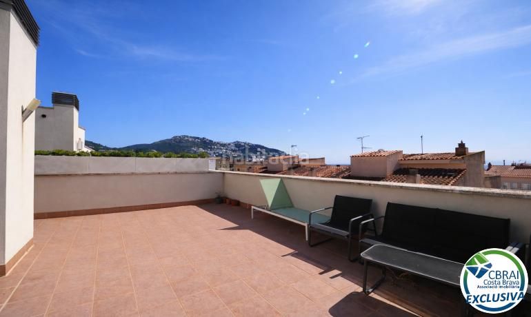 Foto 98227fb1-d8a1-44f9-9fbc-0e1229cd0987. Apartament amb calefacció a Centre Roses