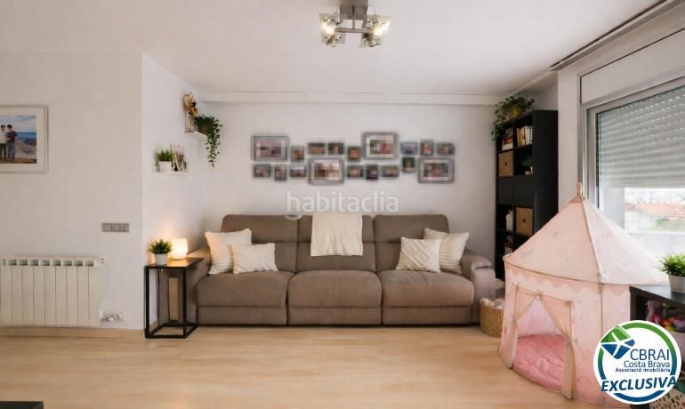 Foto c8b65254-0888-439d-abc7-571fad40c866. Apartament amb calefacció a Centre Roses