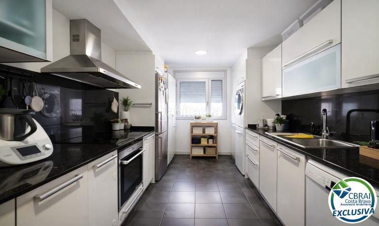 Foto dd3f0857-392c-4c6a-bef6-45968f7b0ca0. Apartament amb calefacció a Centre Roses