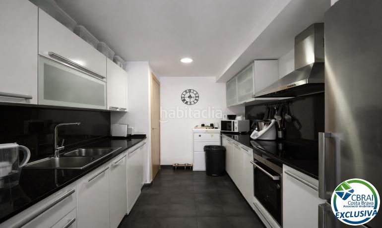 Foto f43dc204-a5e7-45e3-8000-e08f04c51de7. Apartament amb calefacció a Centre Roses