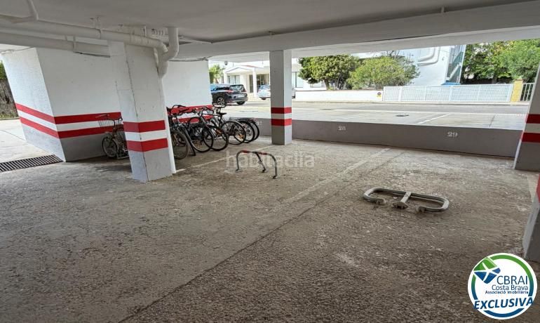 Foto e2c52a6a-80fa-46e7-8727-416b4591faab. Aparcament cotxe a Santa Margarida Roses