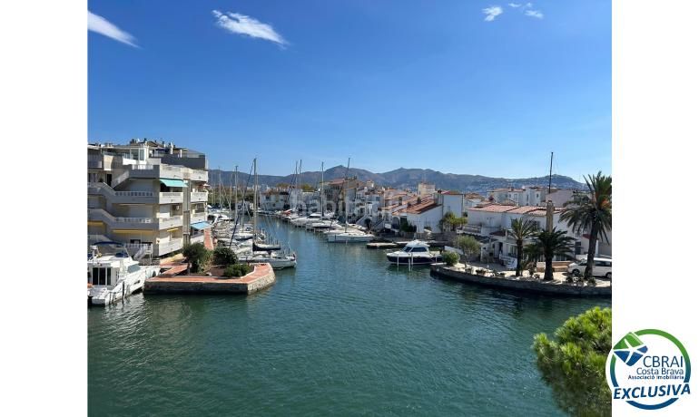 Foto a104a68f-a77d-44dd-ad35-34f256001a19. Casa amb aparcament a Salins - Cavall de Mar Empuriabrava