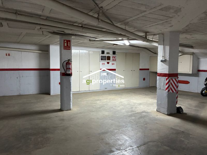 Foto 2c2d6eb4-b82b-4ca2-b84c-10e1b39bf4cf. Aparcament cotxe a calle valencia a Centre Roses