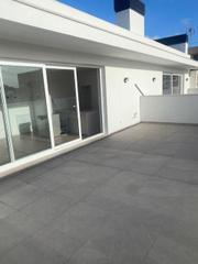 Rent Penthouse  Carrer de margarida xirgu. Atico semi nuevo  con terraza,de dos dormitorios