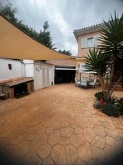 Maison jumelée à Badia Blava-Badia Gran-Tolleric. Pareado tipo unifamiliar con piscina privada y apartamento anexo
