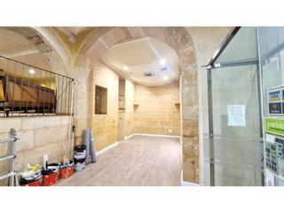 Lloguer Local Comercial a La Llotja-Born. Local comercial con mucho encanto
